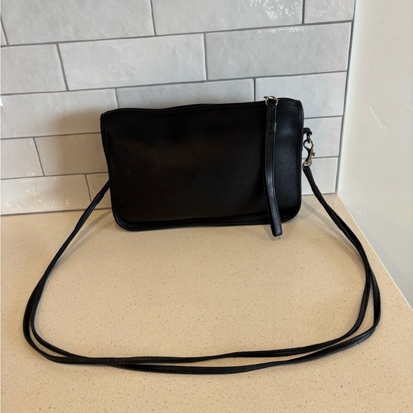 Carriage Court Black Crossbody Leather Bag. Vintage EUC - Picture 1 of 10